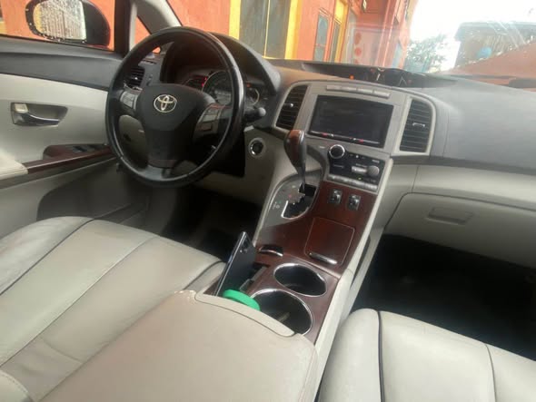 A picture of Toyota venza 2010