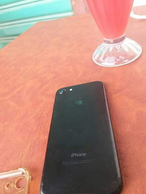 A picture of IPhone 7plain