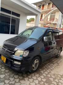 A picture of Toyota Noah sr40 inauzwa 12 5million