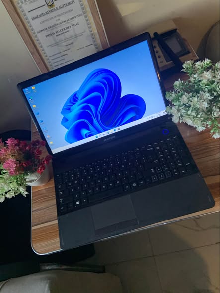 A picture of SAMSUNG LAPTOP
