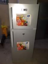 A picture of Nauza fridge jipyaa la Mr uk capacity litre 128