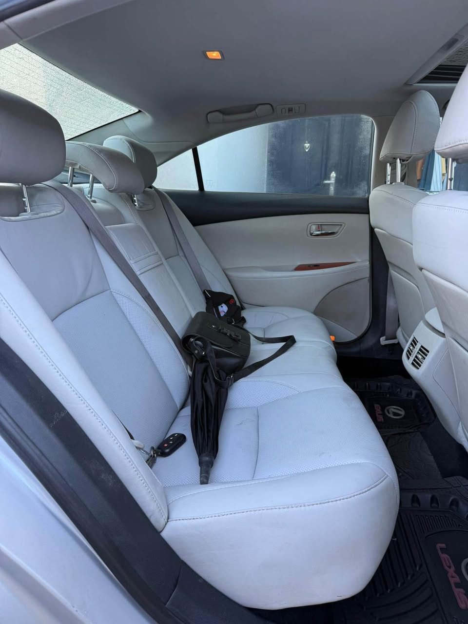 A picture of Lexus ES350