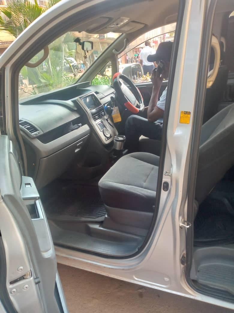 A picture of TOYOTA NOAH