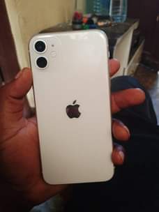A picture of Iphone 11 plain GB 64
