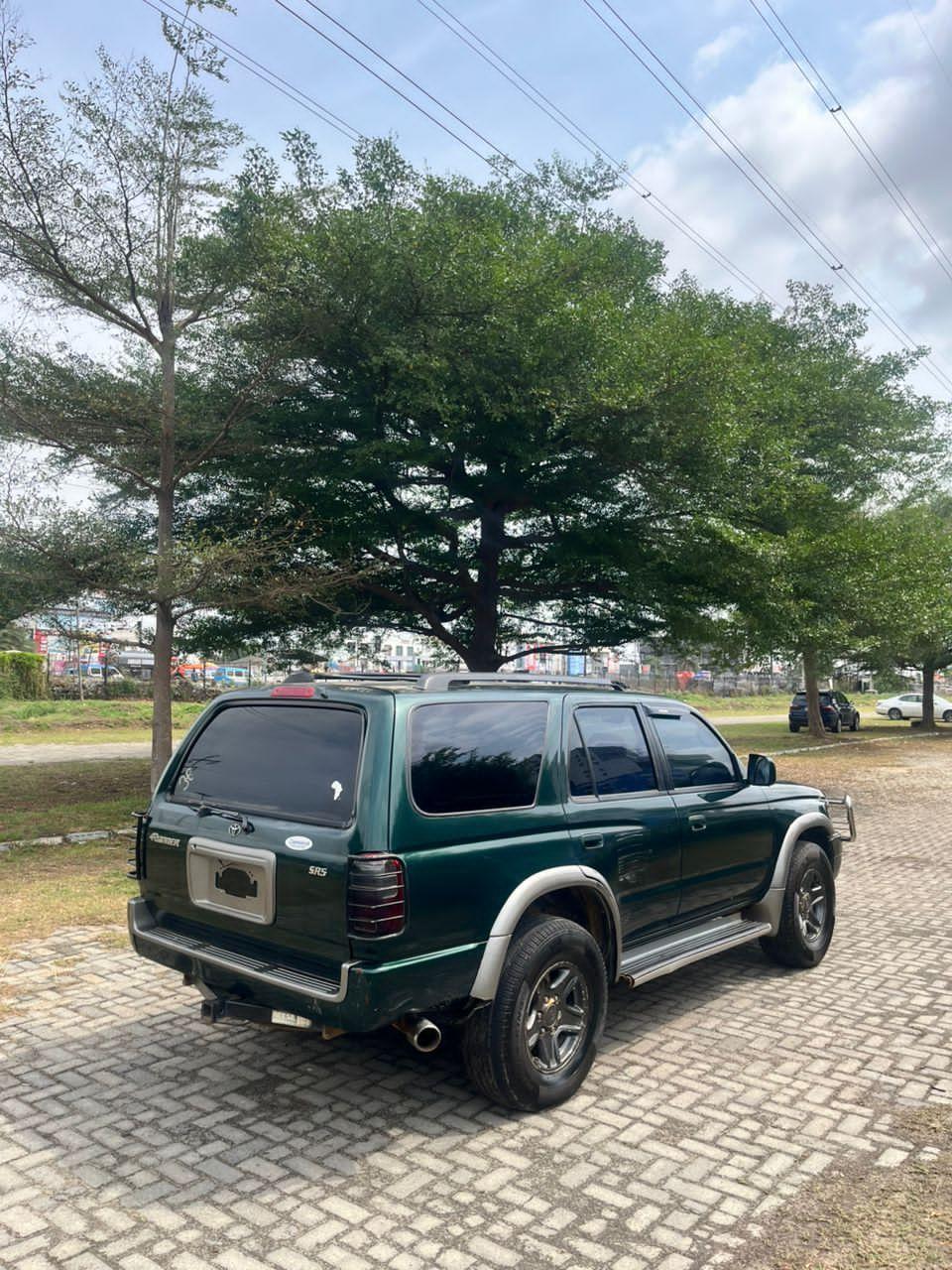 A picture of Toyota 4 runner