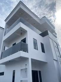 A picture of frameless glass handrails