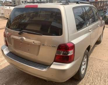 A picture of Foreign Use Toyota Highlander direct 05 3 Seater row Purely