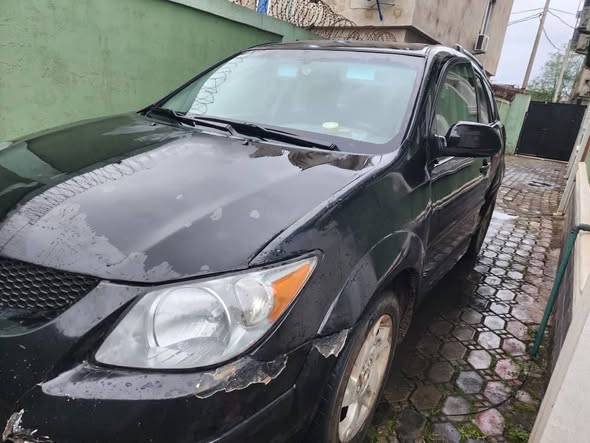 A picture of Pontiac vibe 2004