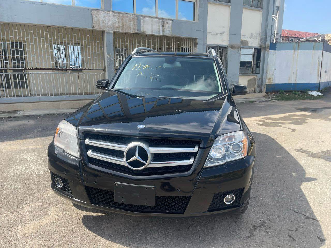 A picture of New Entry 2010 MB GLK350