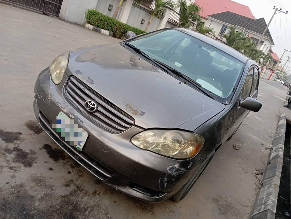 A picture of TOYOTA COROLLA 2004