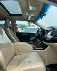 A picture of Komoko Motors FRESH OFF D BOAT 2014 TOYOTA HIGHLANDER LIMITED