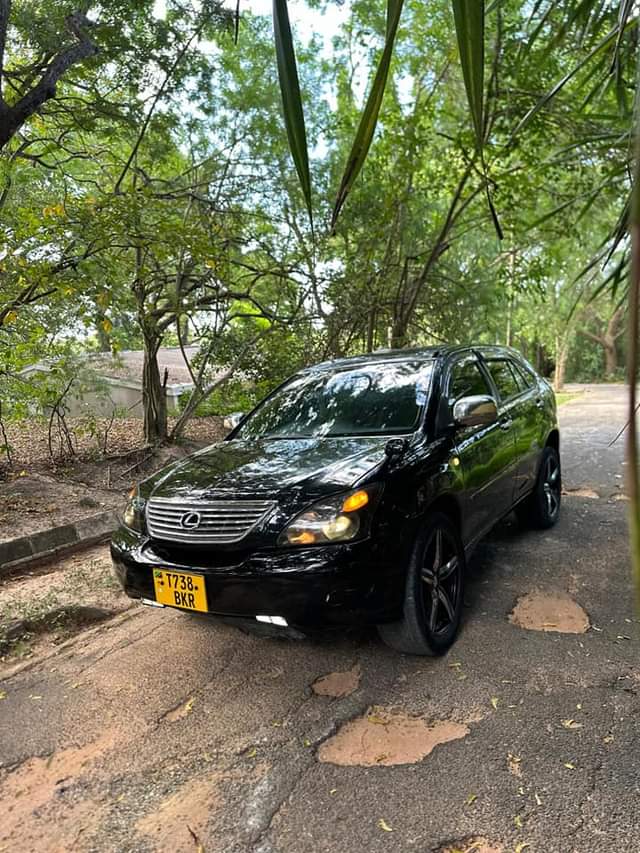 A picture of Toyota hariar rexus