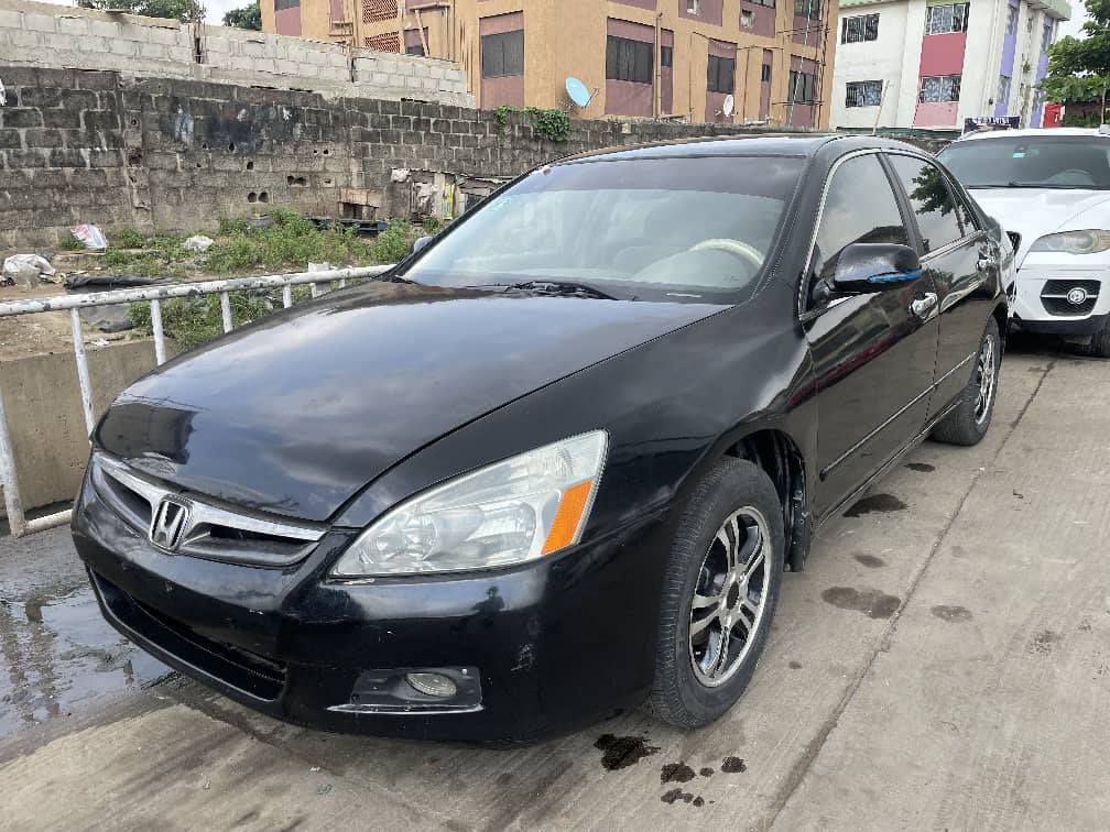 A picture of HONDA DC 2007 USED new year Awoof