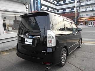 A picture of 2012 TOYOTA VOXY