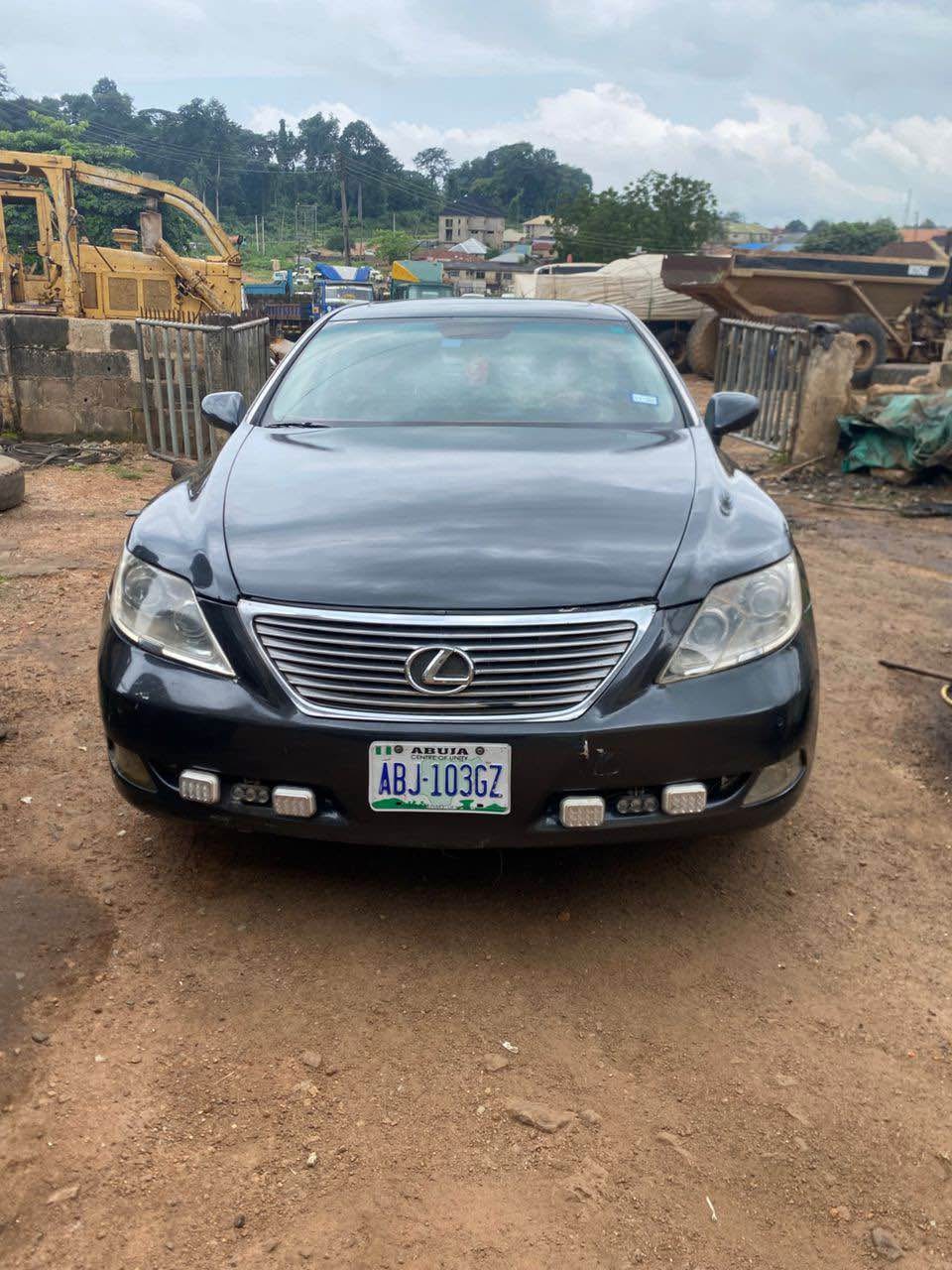 A picture of LEXUS LS 450 07 model