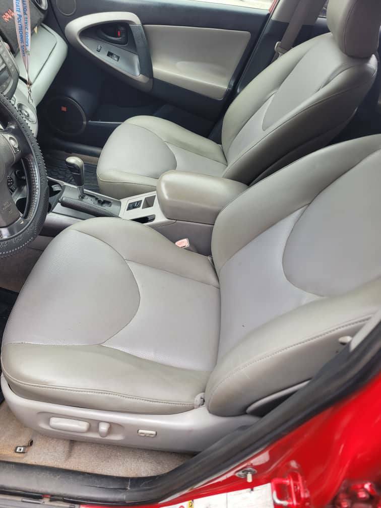 A picture of Reg Rav4 2008 V6..07088153375. Ac leakage.