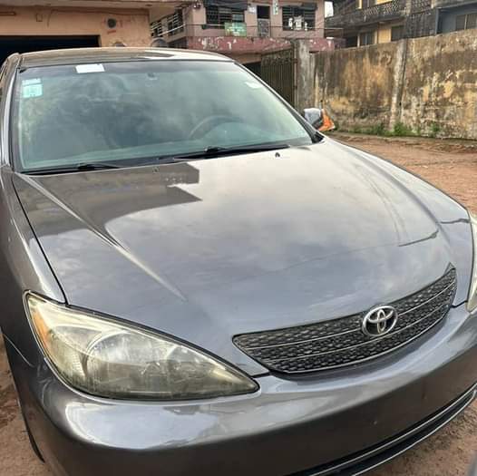 A picture of 2004 Toyota Camry LE