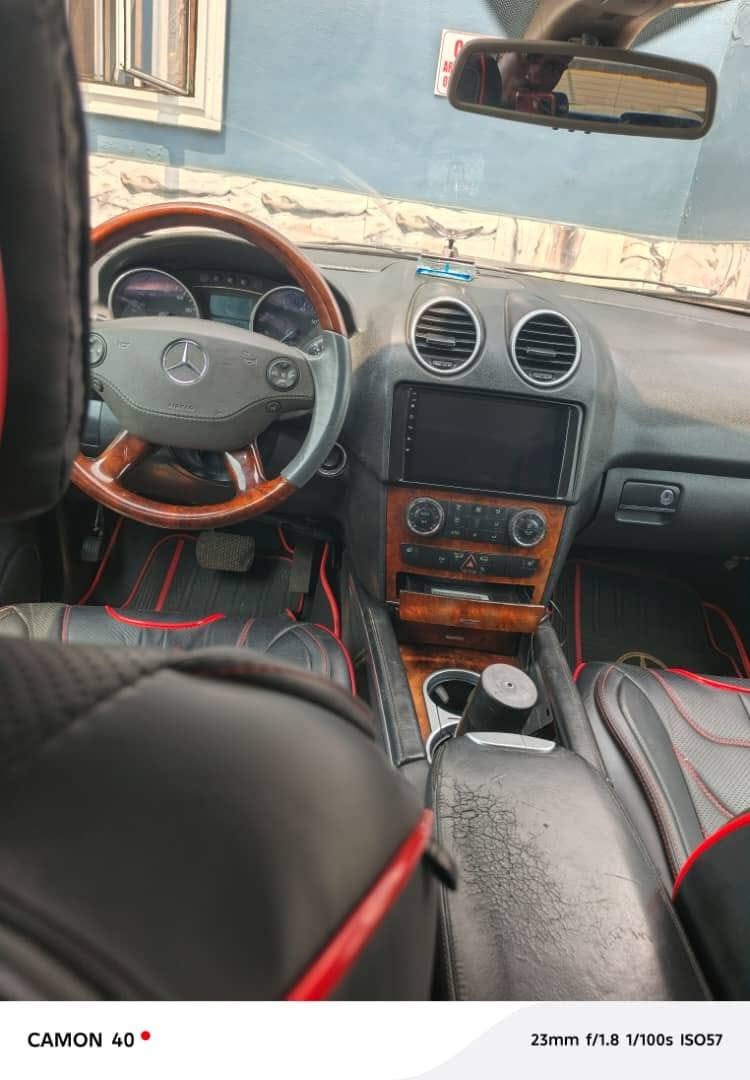 A picture of ML350 4matic 2007 model painted everything is working perfectly good