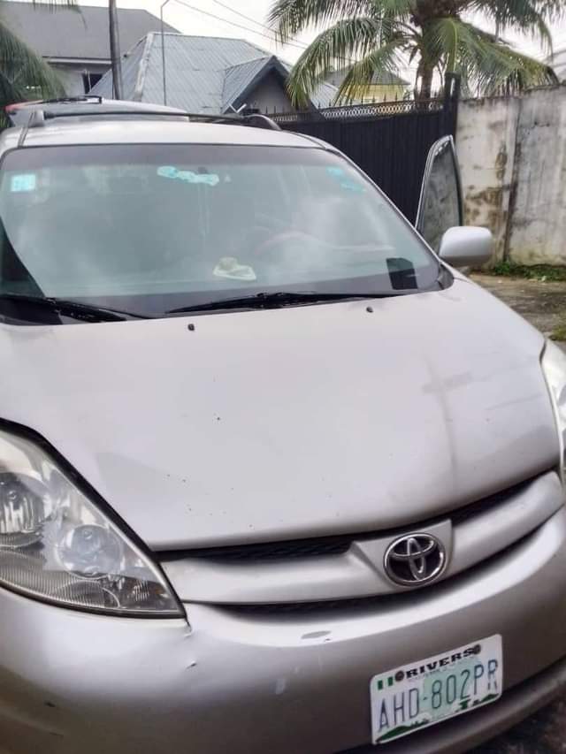 A picture of 2008 Toyota Sienna 09078854848