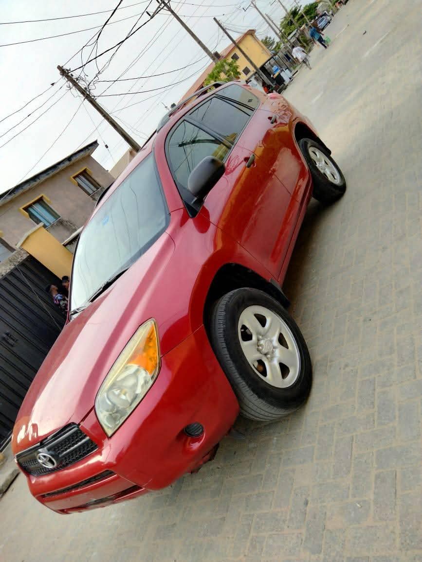 A picture of Toyota RAV4 09