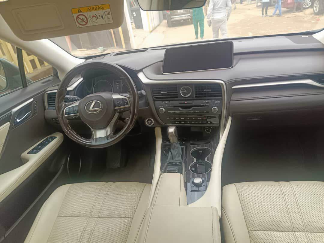 A picture of RX 350 2016