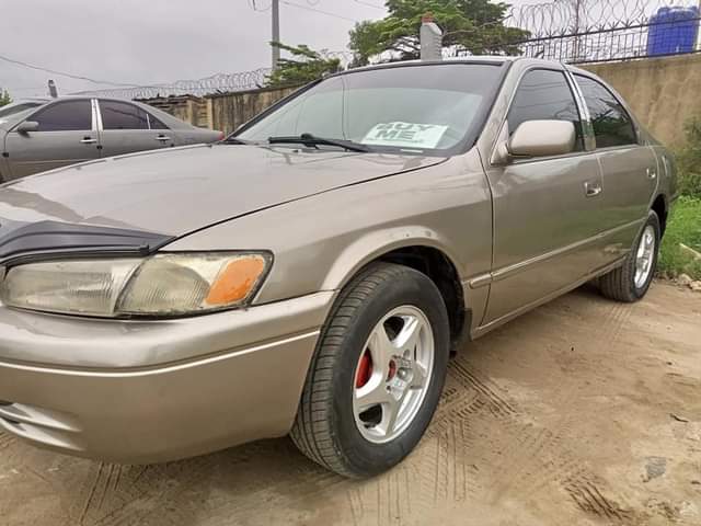 A picture of Toyota Camry Tiny Light 2001 GRAY 08032534466