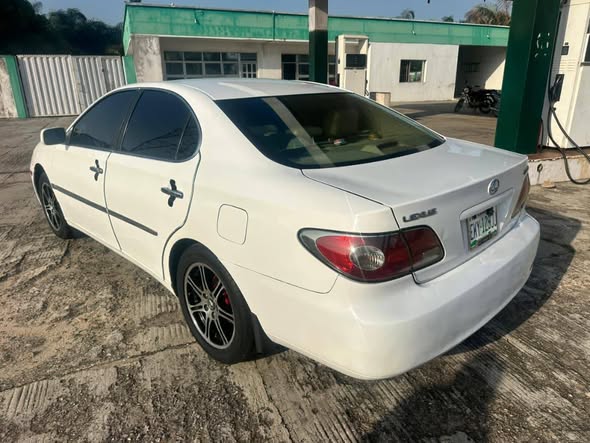 A picture of Clean Lexus ES300 2003
