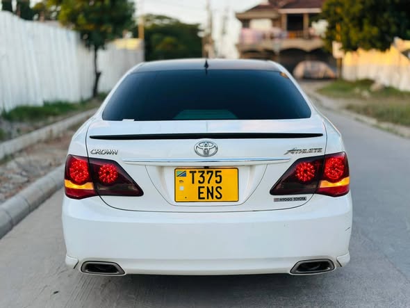 A picture of Toyota Crown new model 0712188493