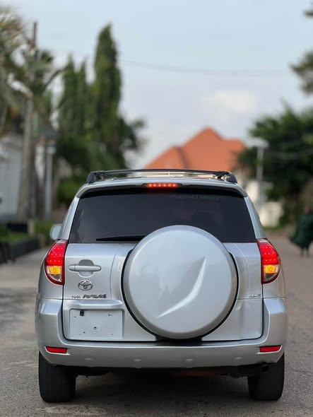 A picture of NIGERIAN USED TOYOTA RAV4 2007 MODEL