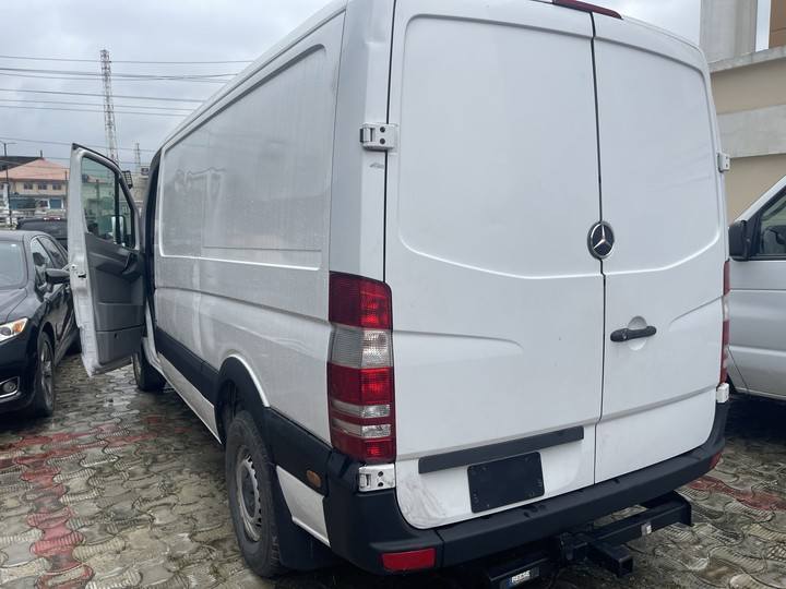 A picture of Mercedes Benz sprinter