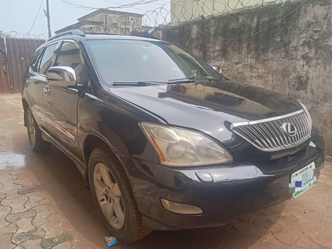 A picture of 2005 Lexus rx 330