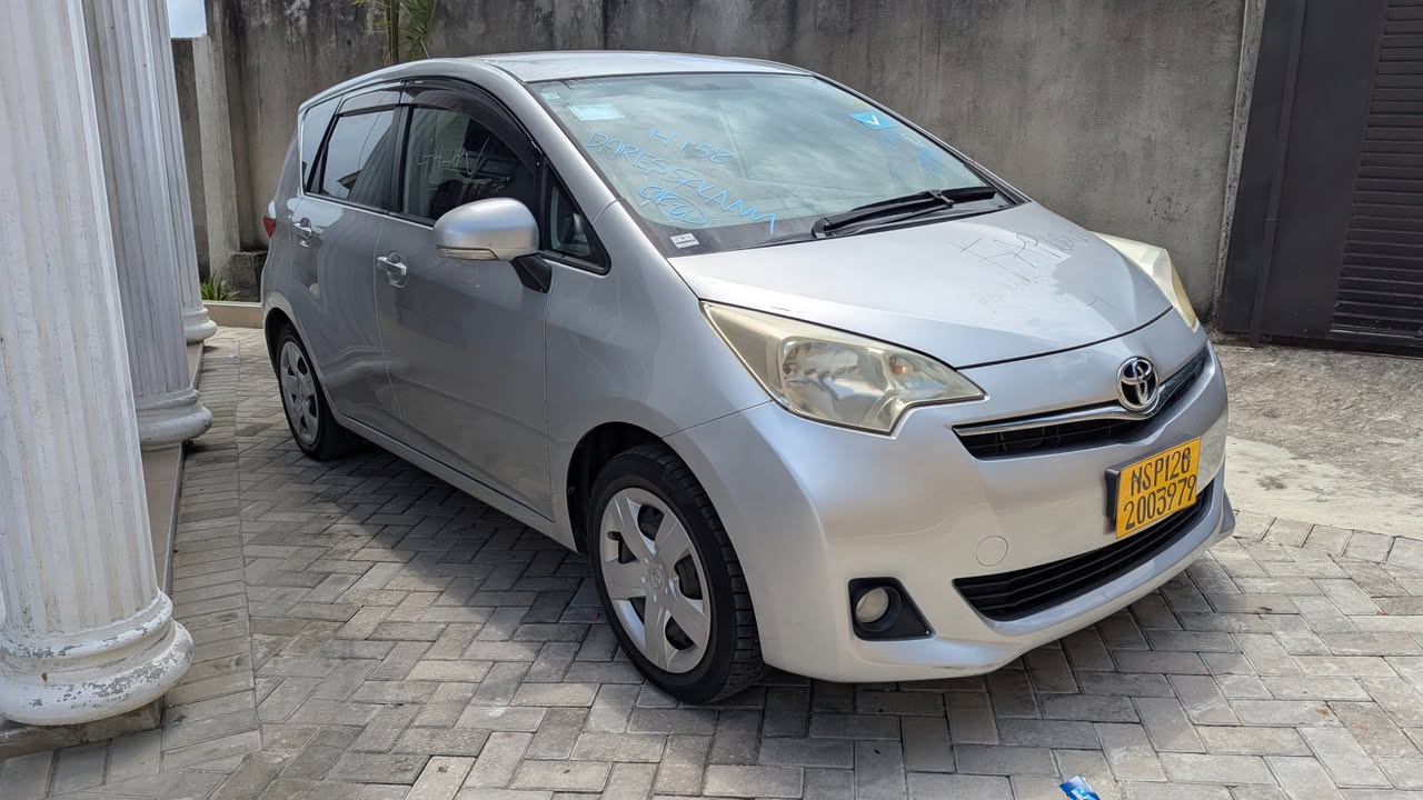 A picture of 2010 Toyota ractis new model