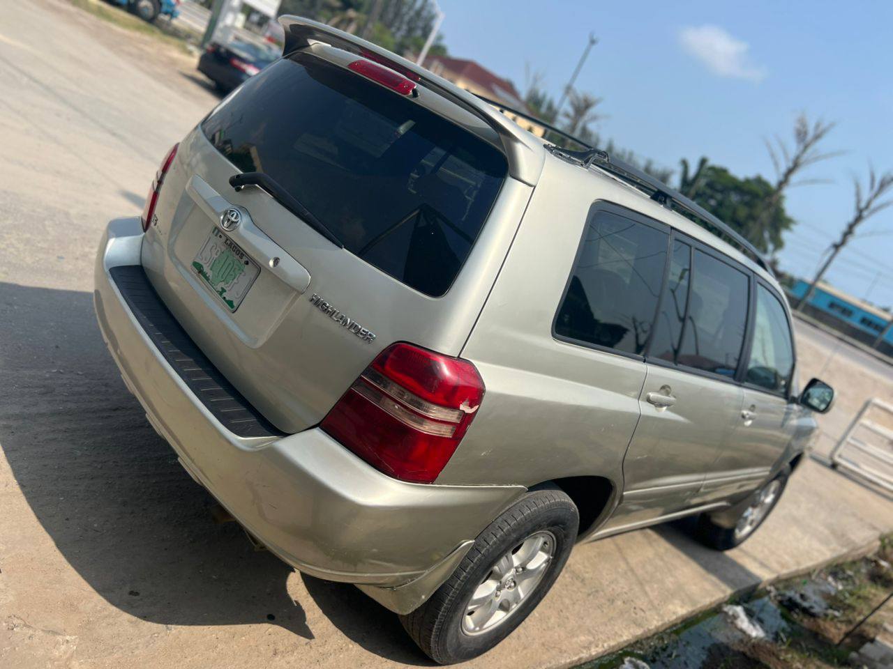 A picture of 2004 TOYOTA HIGHLANDER FOR SALE