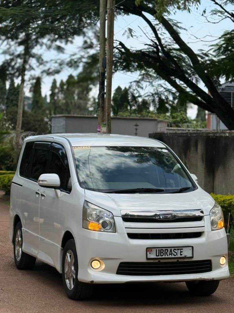 A picture of Toyota Noah