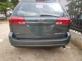 A picture of Toyota sienna 2005