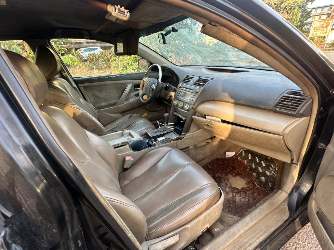 A picture of Toyota Camry 2008 leather seat 4plug