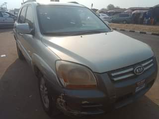 A picture of 2006 KIA sportage
