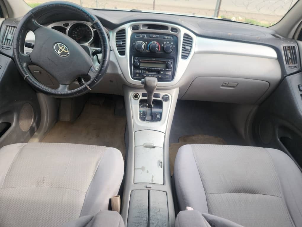 A picture of Distress Toyota Highlander 2004 model