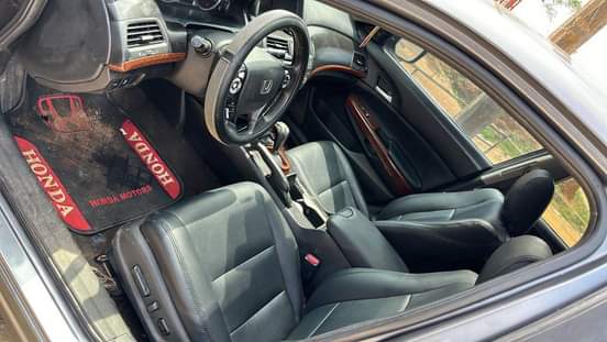 A picture of HONDA CROSSTOUR