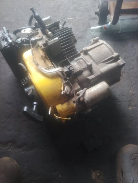 A picture of Half and top engine sumec firman