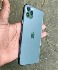 A picture of iPhone 11 pro max 256gb PRICE 699 000