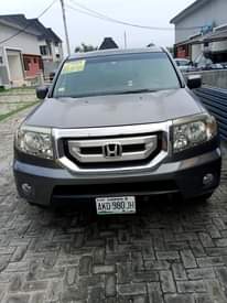 A picture of Honda pilot 2009 first body