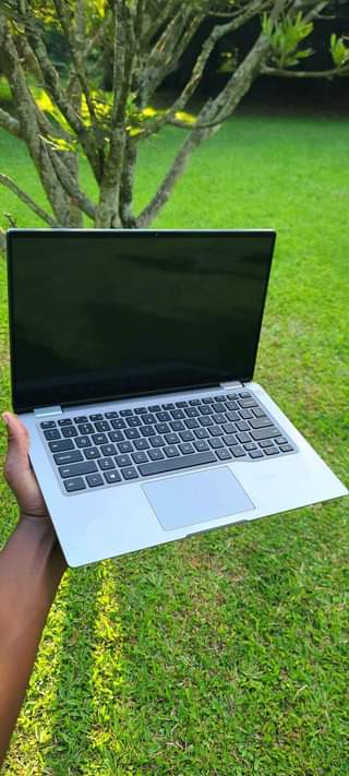 A picture of Dell latitude 7400 0758840296