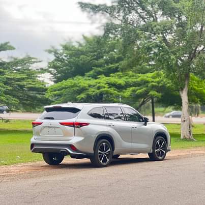 A picture of Foreign used 2022 Toyota Highlander XLE