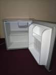 A picture of Mr UK fridge single door inagandisha sana na kupoza vzr