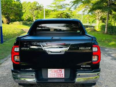 A picture of Toyota hilux Price 150M