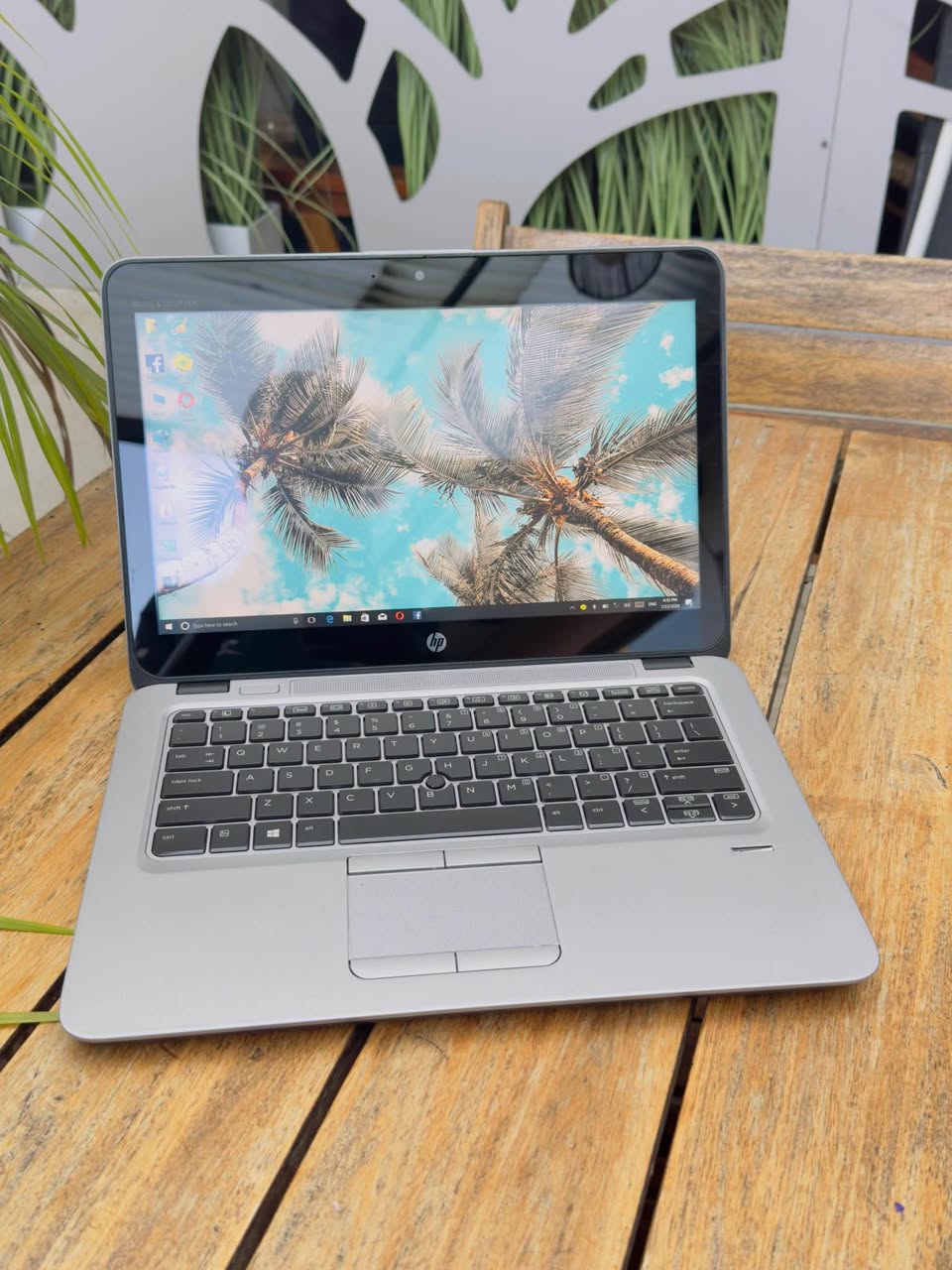 A picture of Hp elite book 820 g3