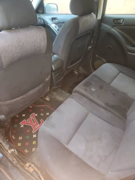 A picture of Pontiac vibe 2004 model