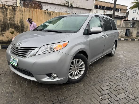 A picture of TOYOTA SIENNA XLE 2015