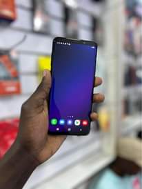 A picture of Samsung S9 plus 64gb clean no dots at only 390k